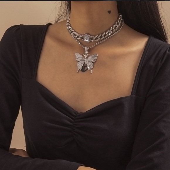 Beautiful White Sapphire 2 Piece 🦋 Necklace Set! - Picture 3 of 7